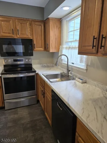 $2,100 | 147 Mockingbird Court, Three Bridges, NJ 08887