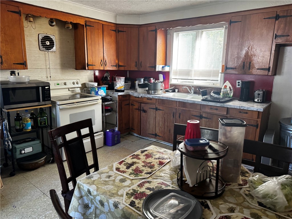 204 Fairgate Street Rochester, NY 14606 - Photo 3 of 11 Gallery Image 3