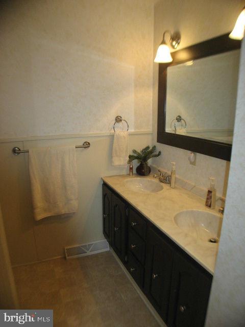 23 Hilltop Road Lititz, PA 17543 - Photo 6 of 29