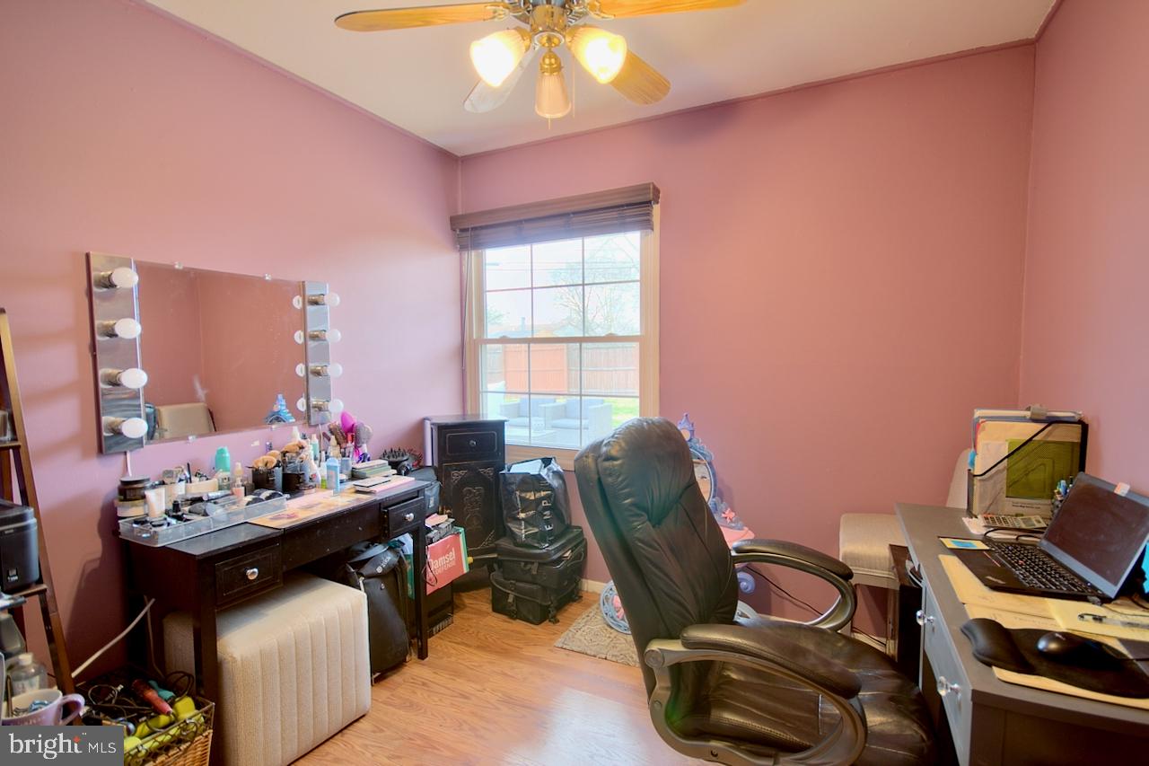 68 Valley Road Levittown, PA 19057 - Photo 13 of 16 Gallery Image 13