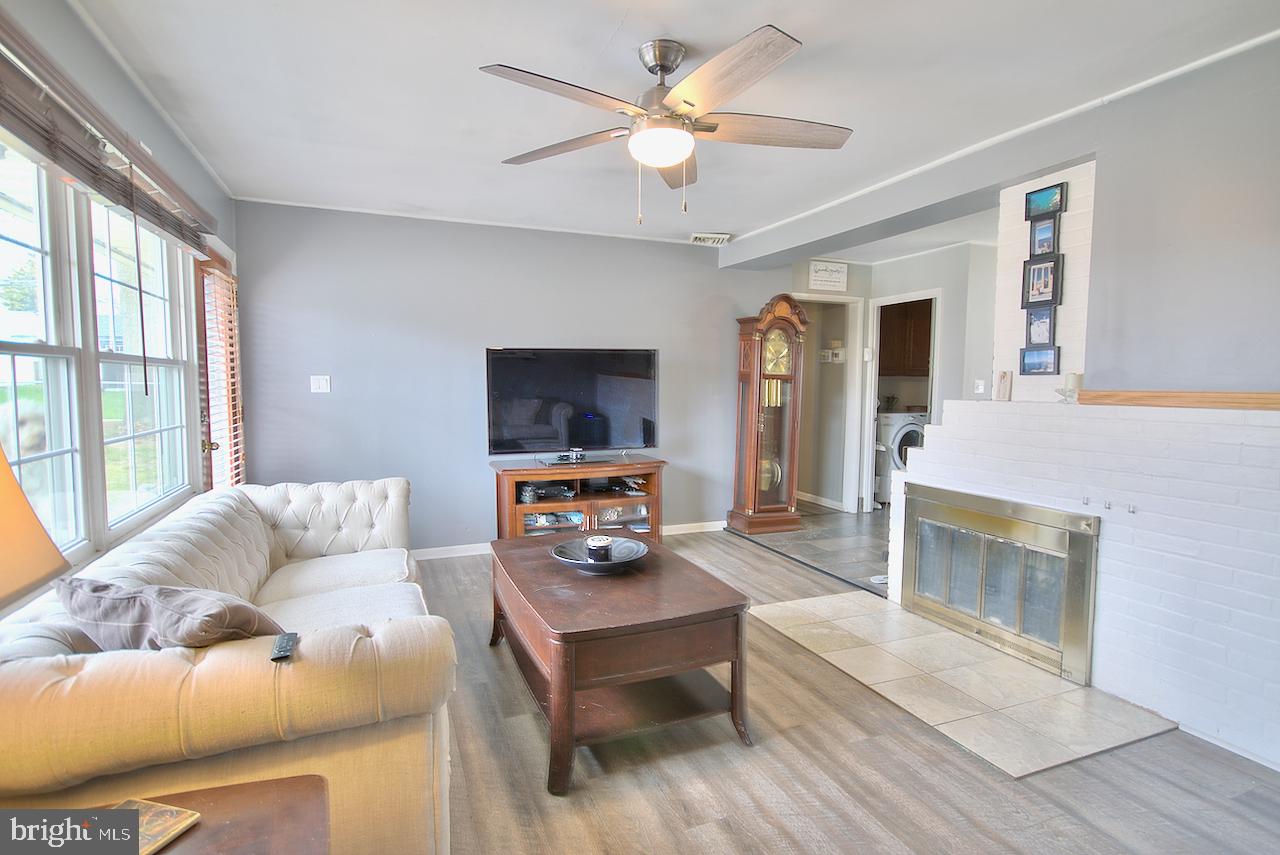 68 Valley Road Levittown, PA 19057 - Photo 8 of 16 Gallery Image 8