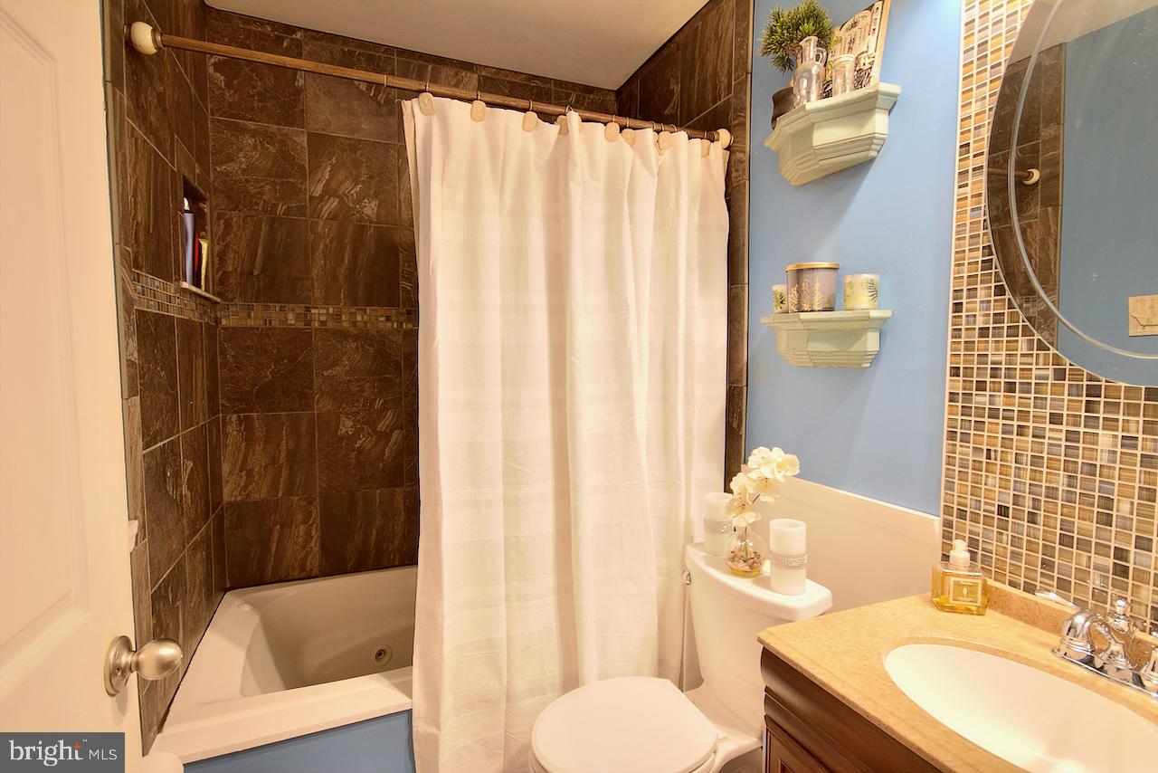 68 Valley Road Levittown, PA 19057 - Photo 9 of 16 Gallery Image 9