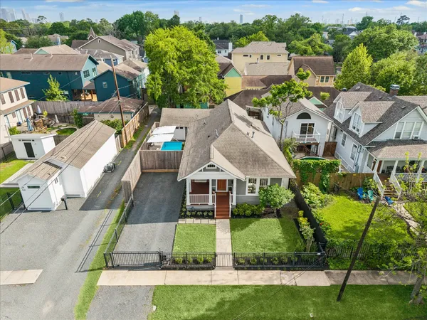 $795,000 | 522 West 15th Street, Houston, TX 77008