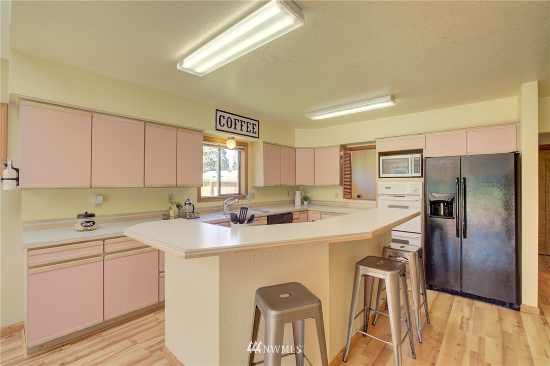 3210 Russet Road Brier, WA 98036 - Photo 14 of 40 Gallery Image 14