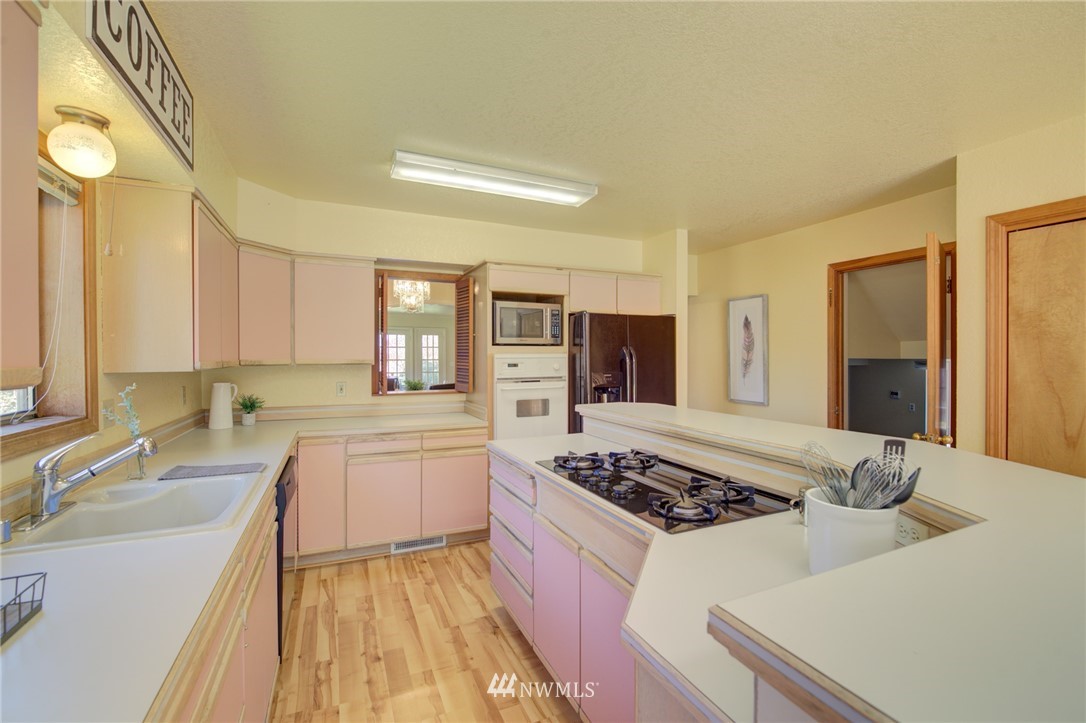 3210 Russet Road Brier, WA 98036 - Photo 15 of 40 Gallery Image 15