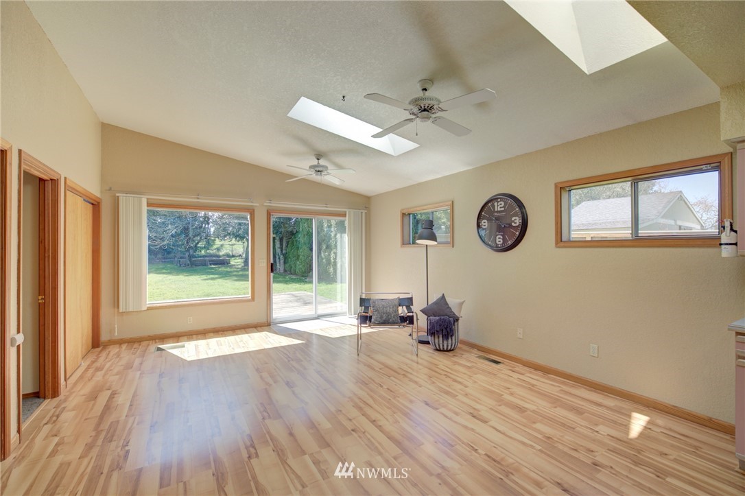 3210 Russet Road Brier, WA 98036 - Photo 17 of 40 Gallery Image 17