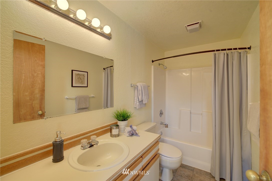 3210 Russet Road Brier, WA 98036 - Photo 20 of 40 Gallery Image 20