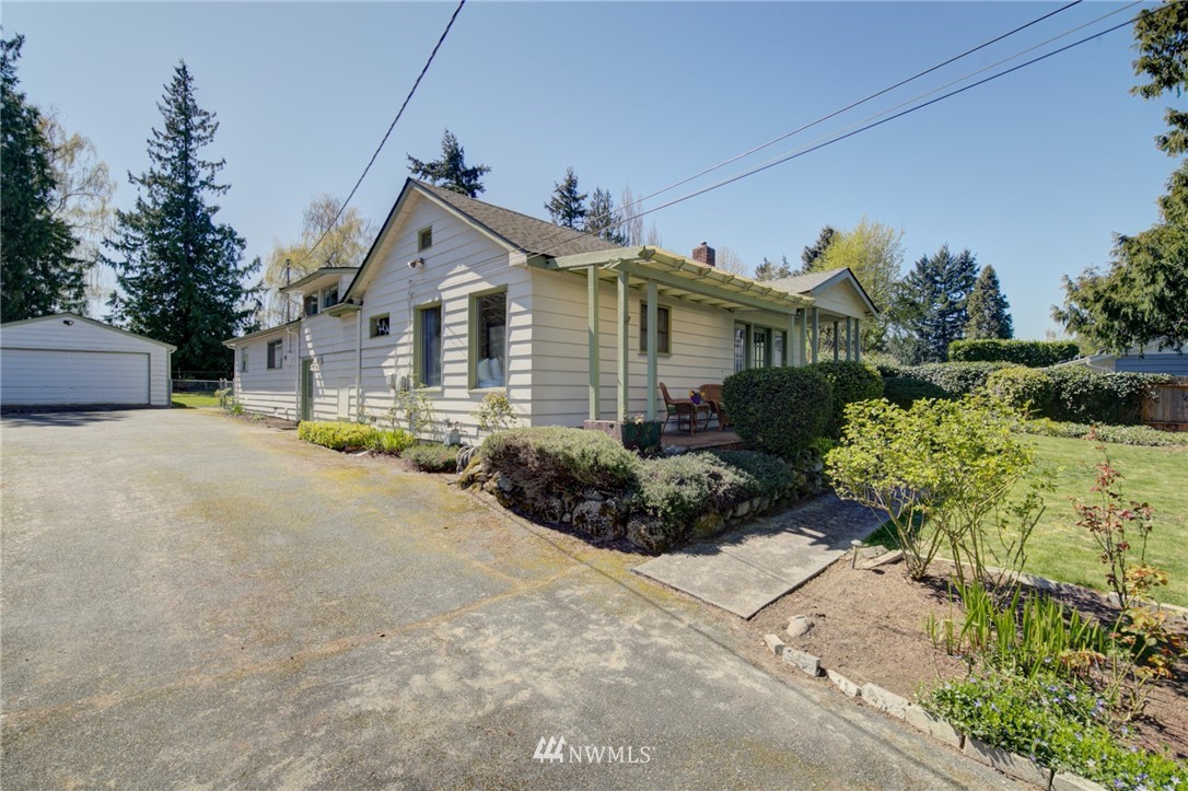 3210 Russet Road Brier, WA 98036 - Photo 3 of 40 Gallery Image 3