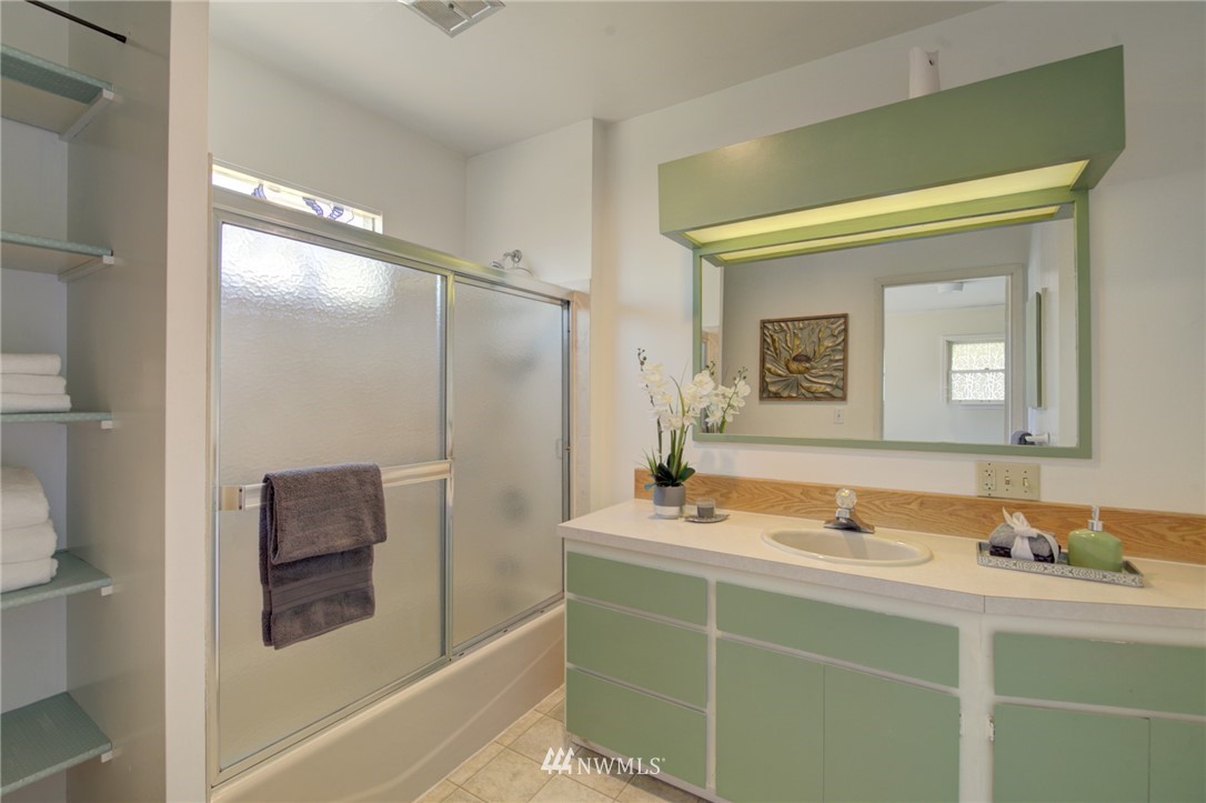 3210 Russet Road Brier, WA 98036 - Photo 24 of 40 Gallery Image 24