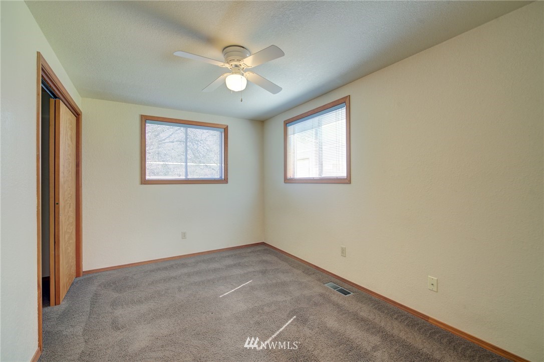 3210 Russet Road Brier, WA 98036 - Photo 25 of 40 Gallery Image 25
