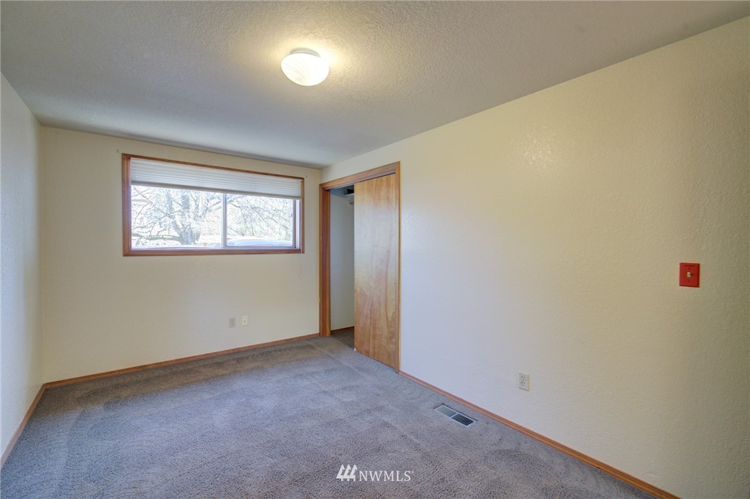 3210 Russet Road Brier, WA 98036 - Photo 26 of 40 Gallery Image 26