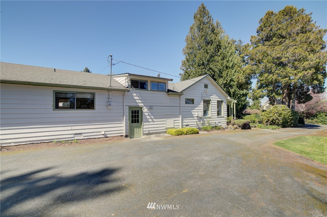 3210 Russet Road Brier, WA 98036 - Photo 4 of 40 Gallery Image 4