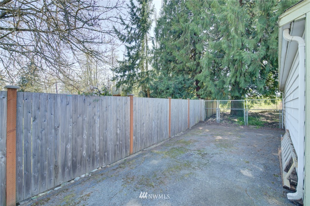 3210 Russet Road Brier, WA 98036 - Photo 38 of 40 Gallery Image 38