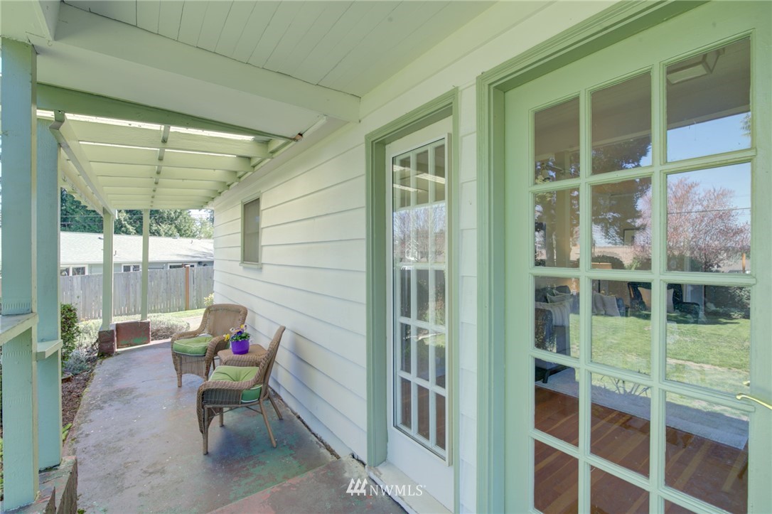 3210 Russet Road Brier, WA 98036 - Photo 6 of 40 Gallery Image 6