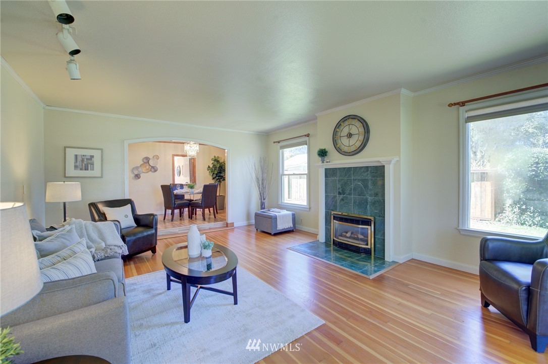 3210 Russet Road Brier, WA 98036 - Photo 8 of 40 Gallery Image 8