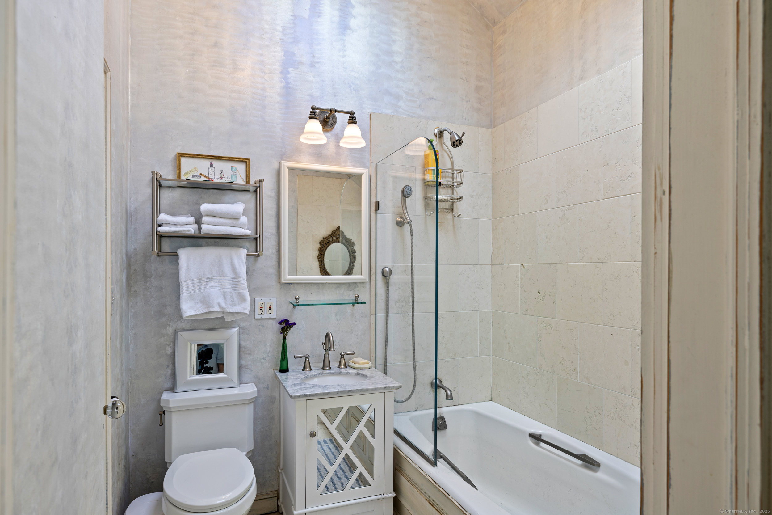 467 Laurel Road New Canaan, CT 06840 - Photo 19 of 32 Gallery Image 19