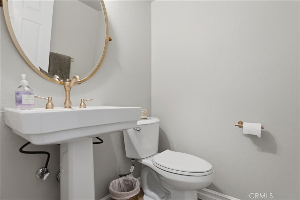 2272 El Capitan Drive Riverside, CA 92506 - Photo 21 of 33 Bath Room