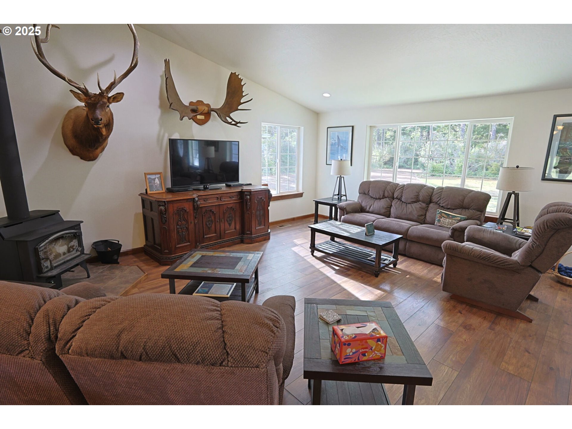 58625 Seven Devils Road Bandon, OR 97411 - Photo 13 of 44 Living Room