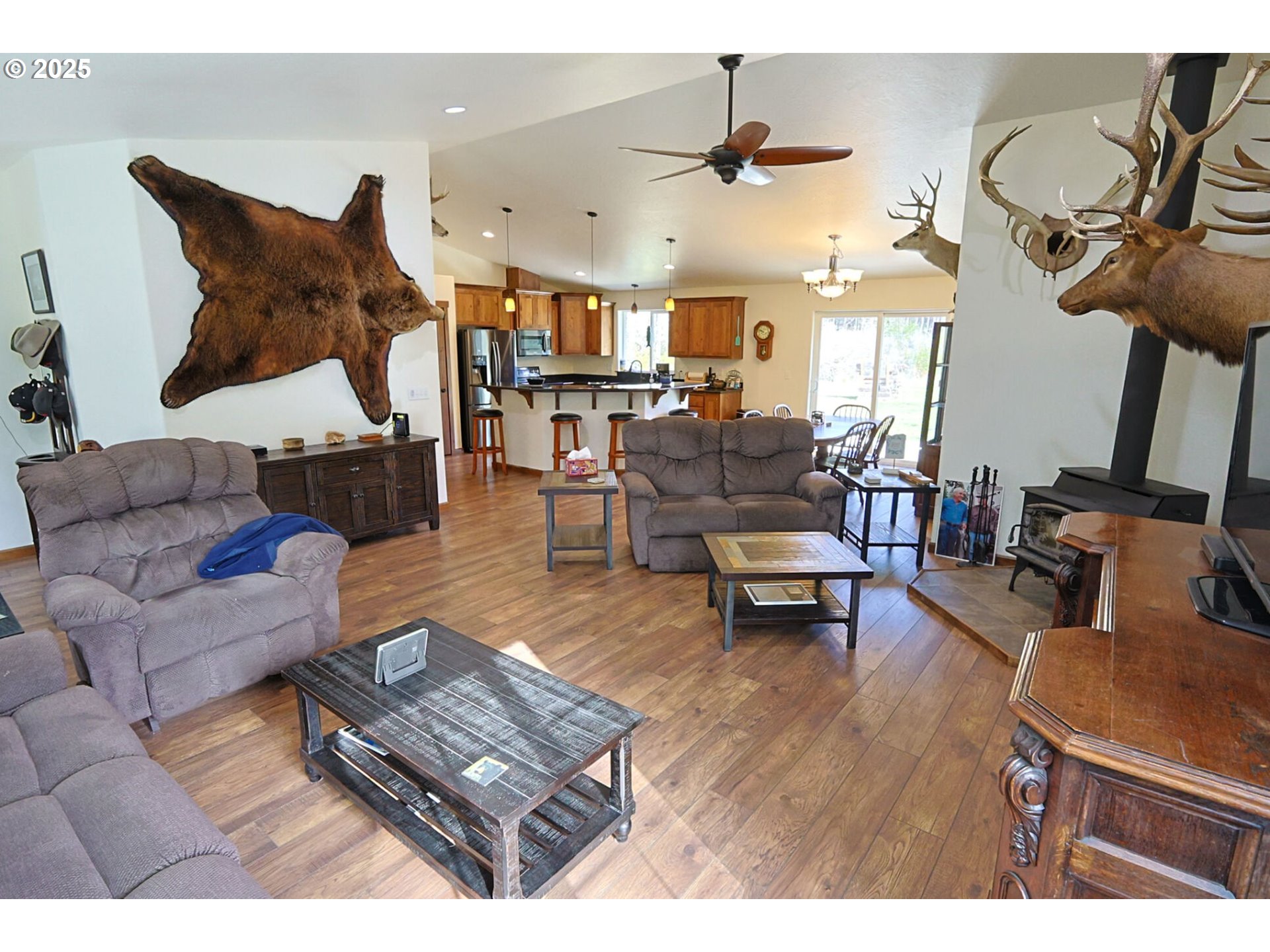 58625 Seven Devils Road Bandon, OR 97411 - Photo 16 of 44 Living Room