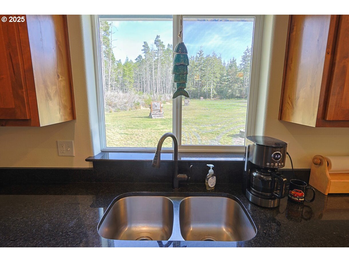 58625 Seven Devils Road Bandon, OR 97411 - Photo 20 of 44 Kitchen