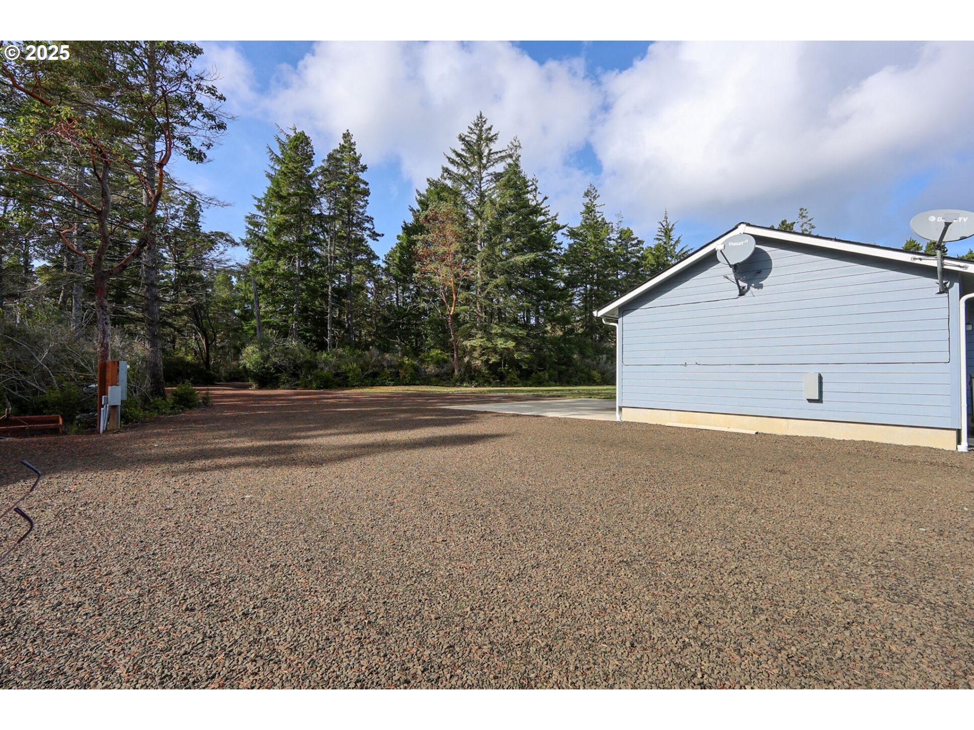 58625 Seven Devils Road Bandon, OR 97411 - Photo 4 of 44 Driveway