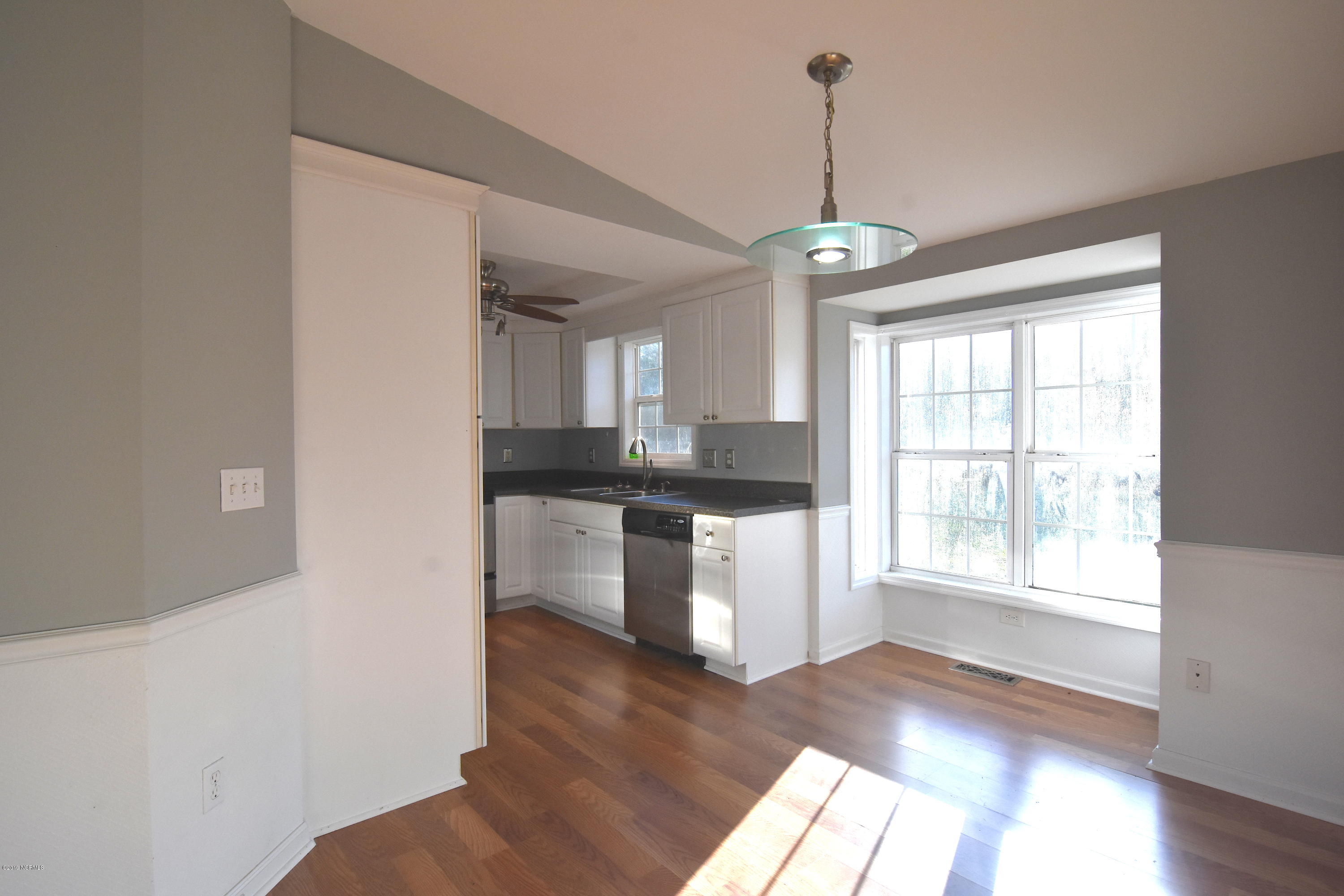 5455 County Line Road New Bern, NC 28562 - Photo 13 of 39 Dining and Kitchen