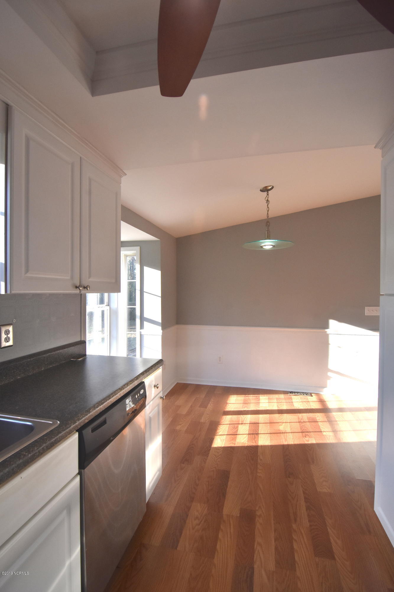 5455 County Line Road New Bern, NC 28562 - Photo 17 of 39 Kitchen and Dining