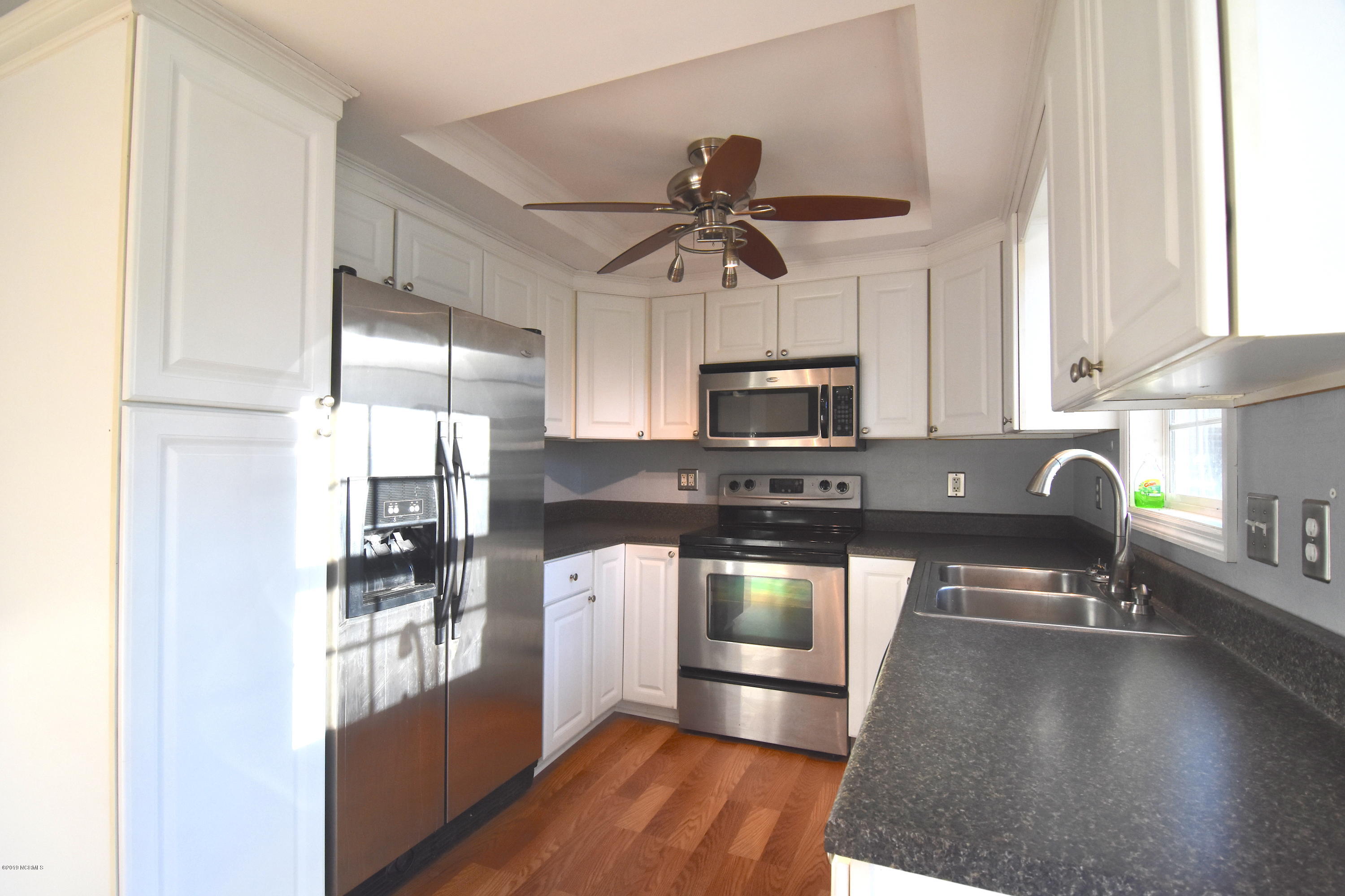5455 County Line Road New Bern, NC 28562 - Photo 3 of 39 Kitchen