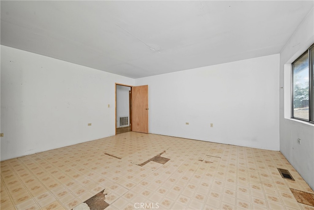 13028 Riata Road Lower Lake, CA 95457 - Photo 19 of 40 a view of an empty room