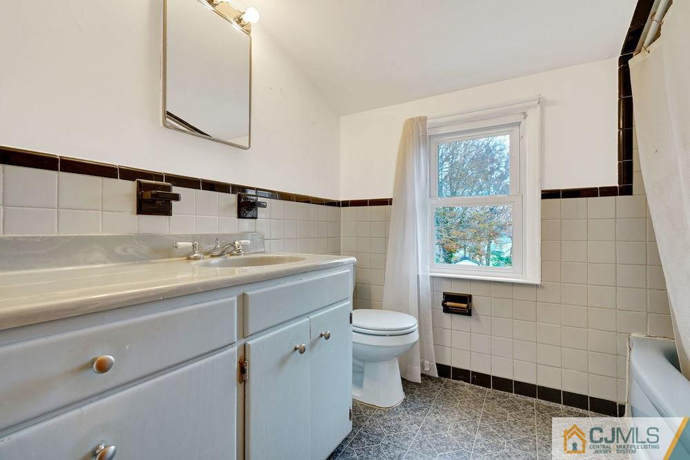 38 Montview Road Edison, NJ 08837 - Photo 16 of 25 a bathroom with a sink toilet and mirror