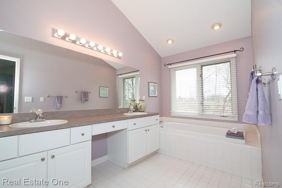 1778 Chase Drive Rochester, MI 48307 - Photo 21 of 36 9517_Chase_w.jpg