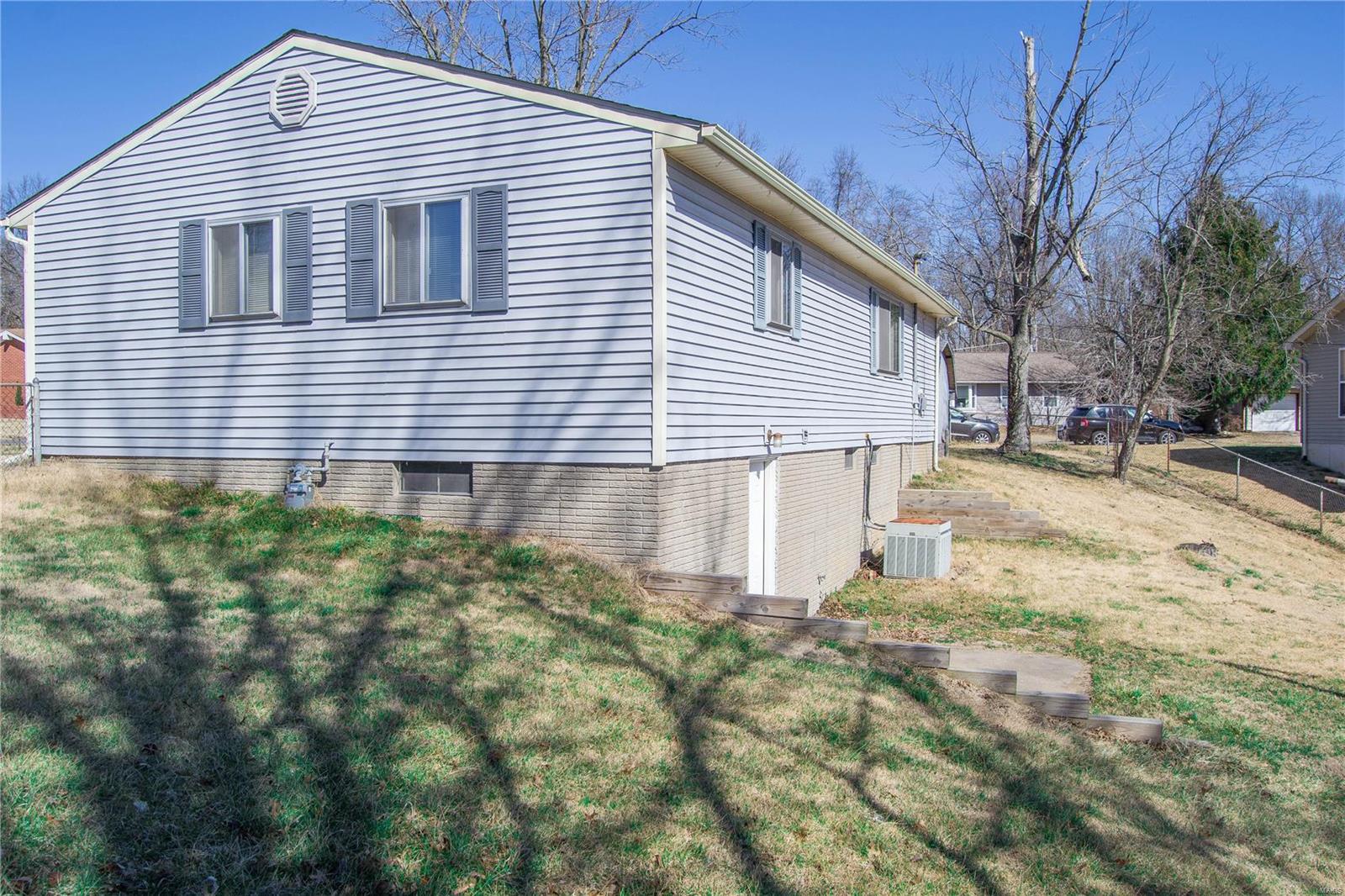 229 Pine Ridge Drive Godfrey, IL 62035 - Photo 16 of 21 Gallery Image 16