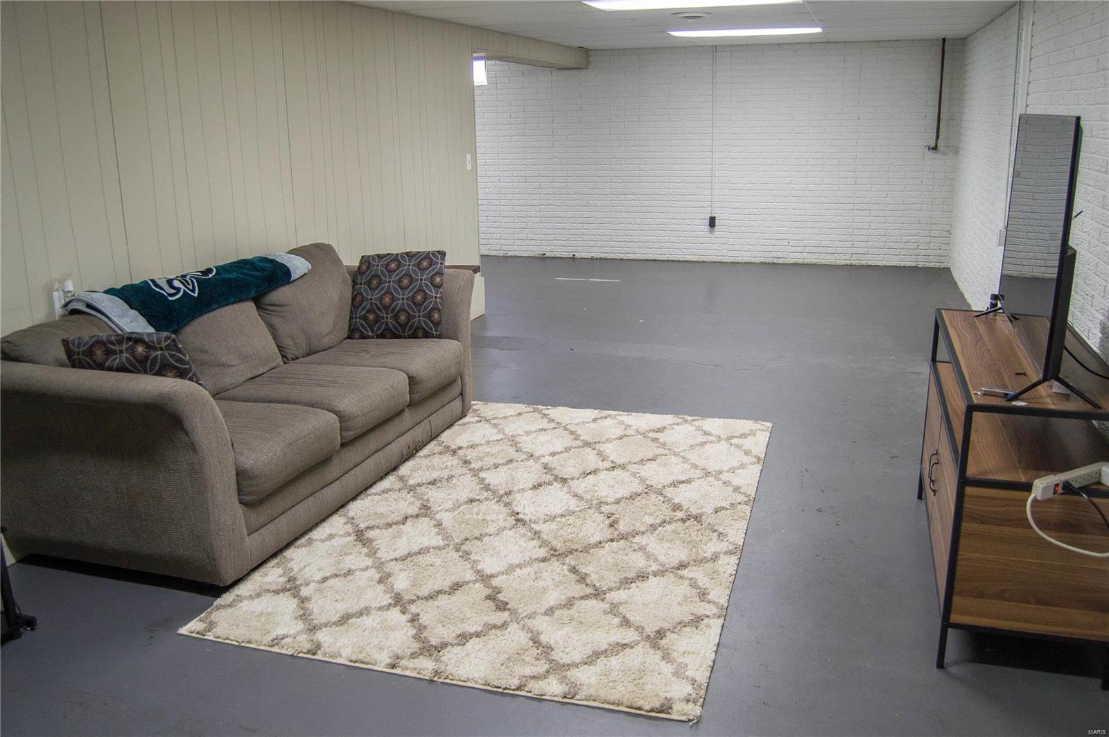 229 Pine Ridge Drive Godfrey, IL 62035 - Photo 19 of 21 Gallery Image 19