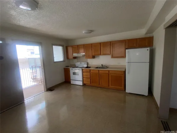 $1,300 | 2428 Koa Avenue, Unit 301, Honolulu, HI 96815