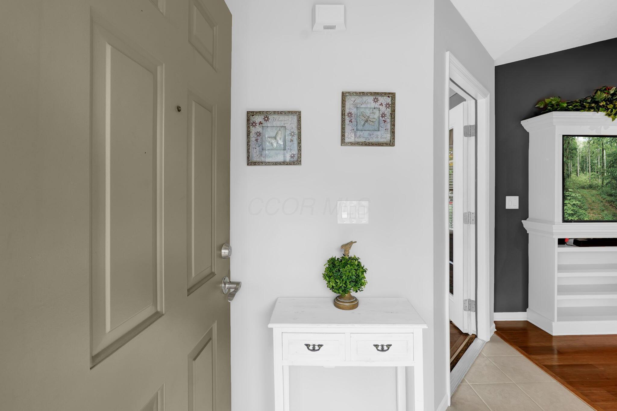 5260 Apple Ridge Place Westerville, OH 43081 - Photo 6 of 42 Foyer
