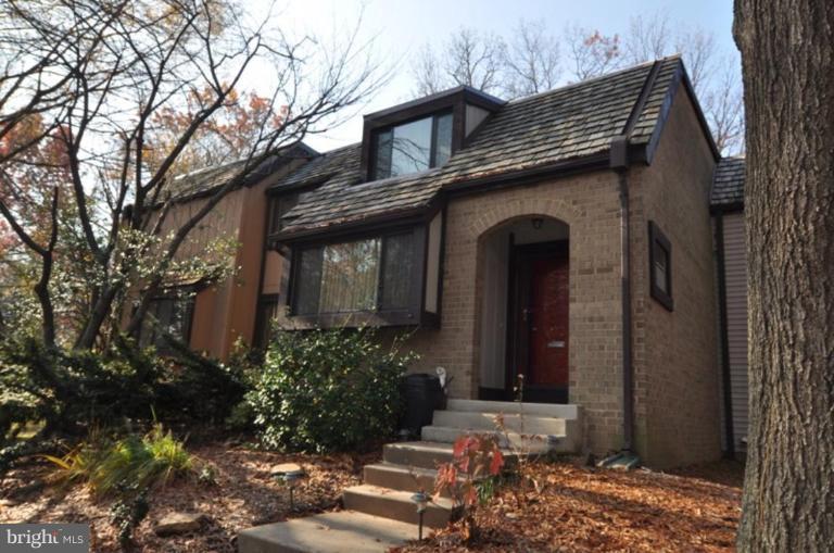 1507 Farsta Court Reston, VA 20190 - Photo 1 of 11 Exterior (Main)