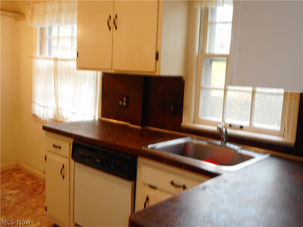 20863 Farnsleigh Road Shaker Heights, OH 44122 - Photo 9 of 22 Gallery Image 9