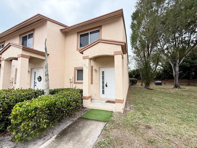 $2,100 | 1910 Lakeview Drive West, Royal Palm Beach, FL 33411
