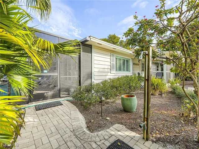 a view of a back yard of the house