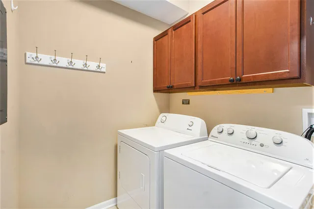 $279,900 | 1041 East Summerfield Glen Circle, Ann Arbor, MI 48103