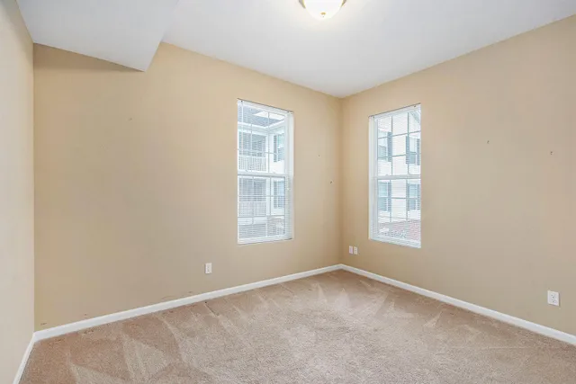 $279,900 | 1041 East Summerfield Glen Circle, Ann Arbor, MI 48103