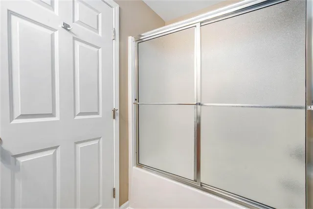 $279,900 | 1041 East Summerfield Glen Circle, Ann Arbor, MI 48103