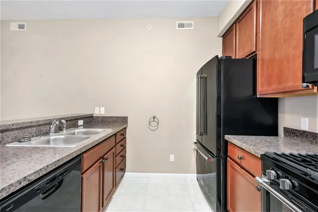 $279,900 | 1041 East Summerfield Glen Circle, Ann Arbor, MI 48103