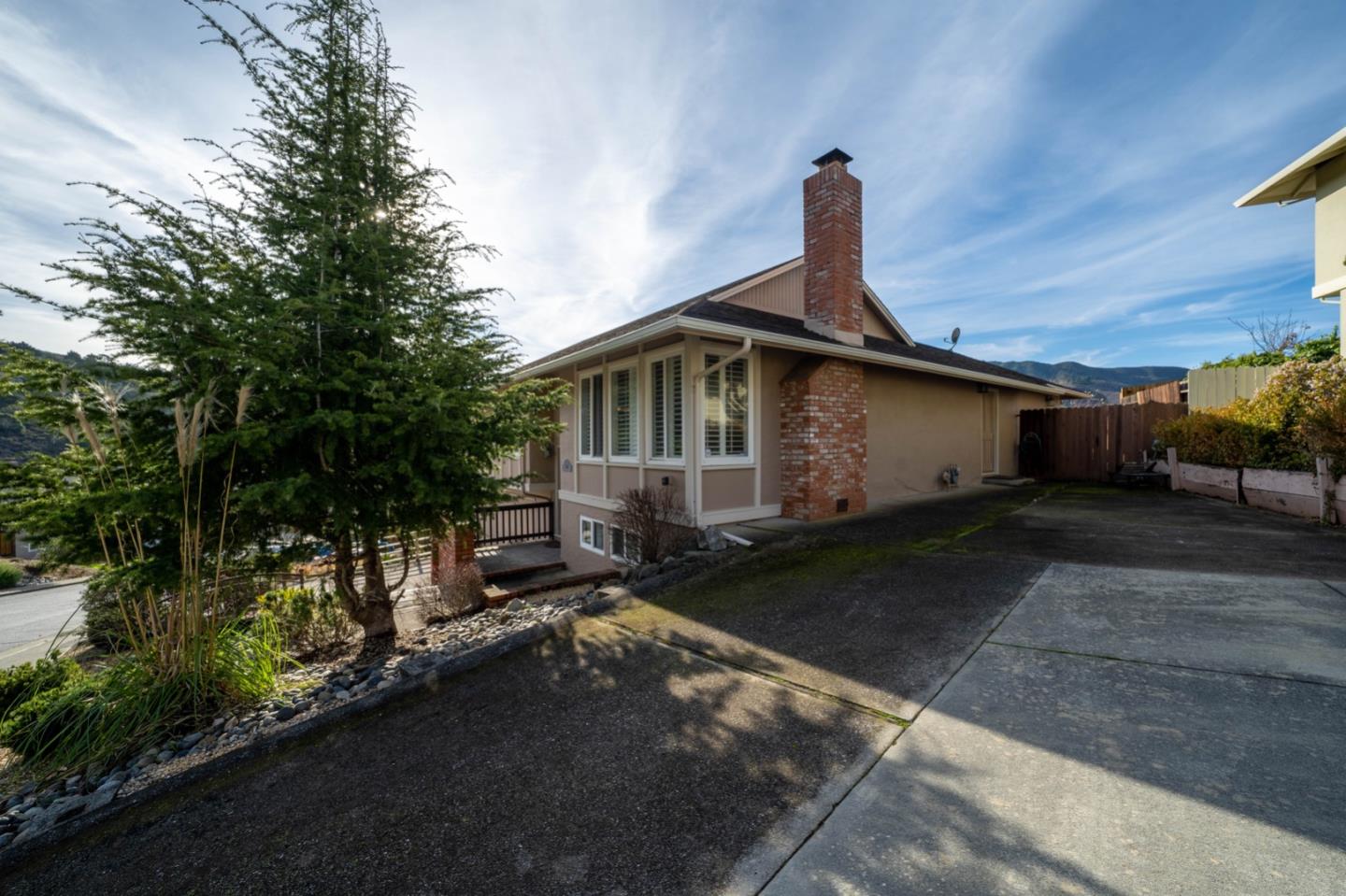 1067 Park Pacifica Avenue Pacifica, CA 94044 - Photo 3 of 25 a front view of a house with garden