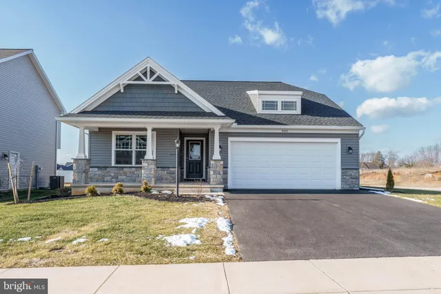$399,900 | 806 Greenwich Lane, Shippensburg, PA 17257