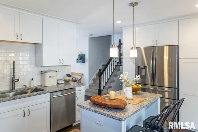 $289,500 | 80 Aspen Drive, Canton, IL 61520