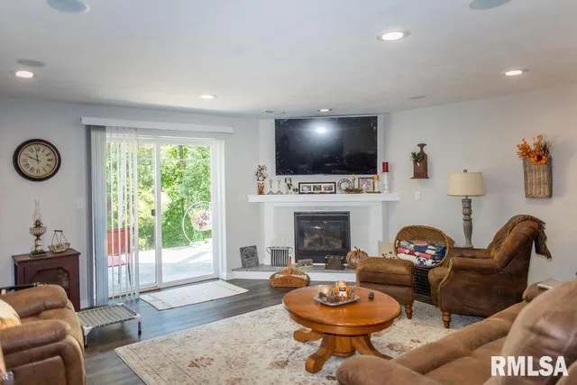 $289,500 | 80 Aspen Drive, Canton, IL 61520