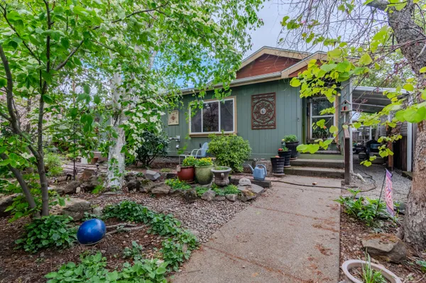 $304,500 | 110 West 5th Street, Phoenix, OR 97535