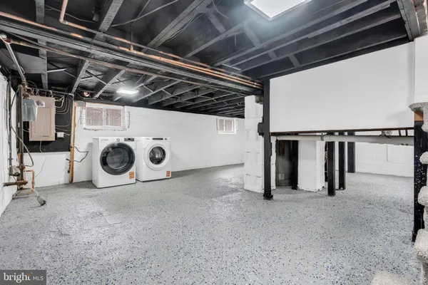 a view of a refrigerator and washer