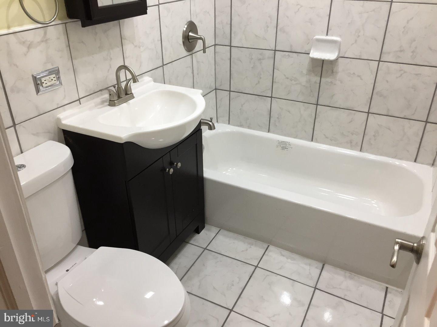 233 Purdue Avenue Pemberton, NJ 08068 - Photo 7 of 15 Bathroom